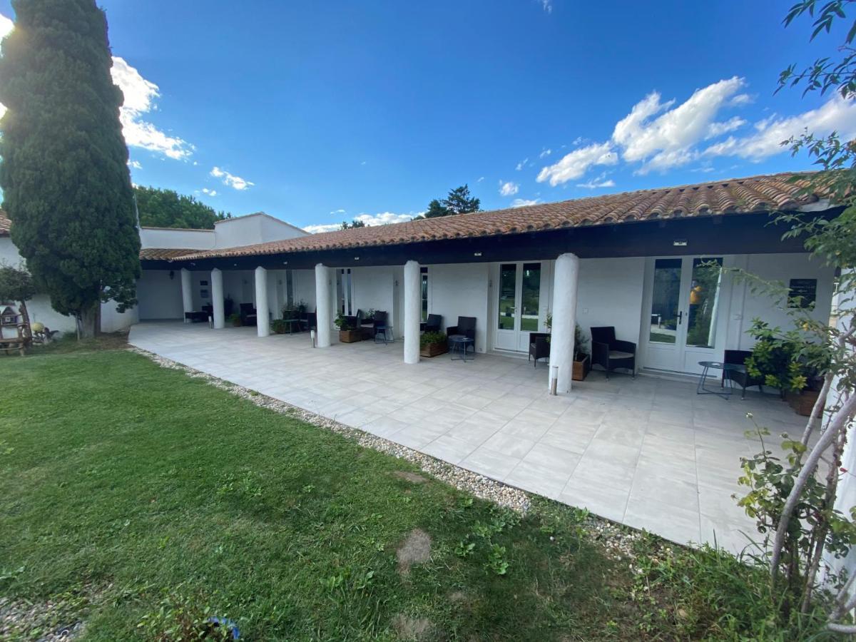 Mas De La Grenouillere Hotel Et Centre Equestre En Pleine Nature Σαιντ-Μαρί-ντε-λα-Μερ Εξωτερικό φωτογραφία