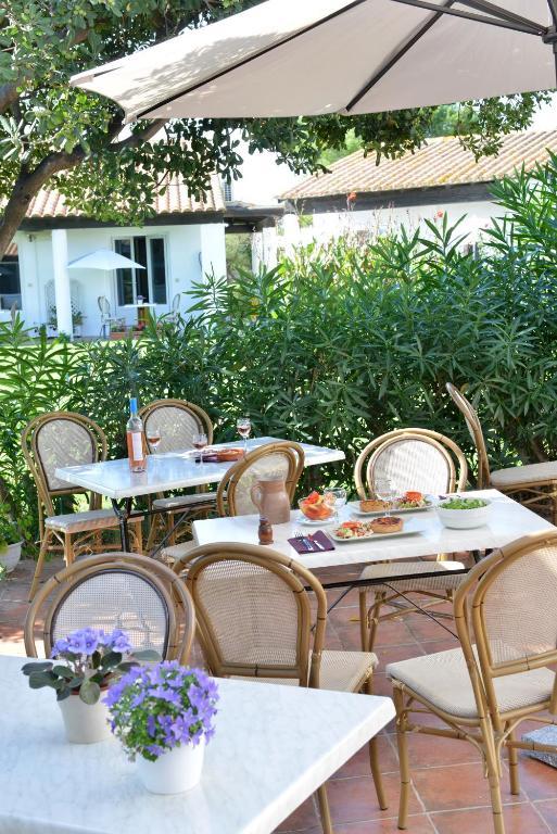 Mas De La Grenouillere Hotel Et Centre Equestre En Pleine Nature Σαιντ-Μαρί-ντε-λα-Μερ Εξωτερικό φωτογραφία