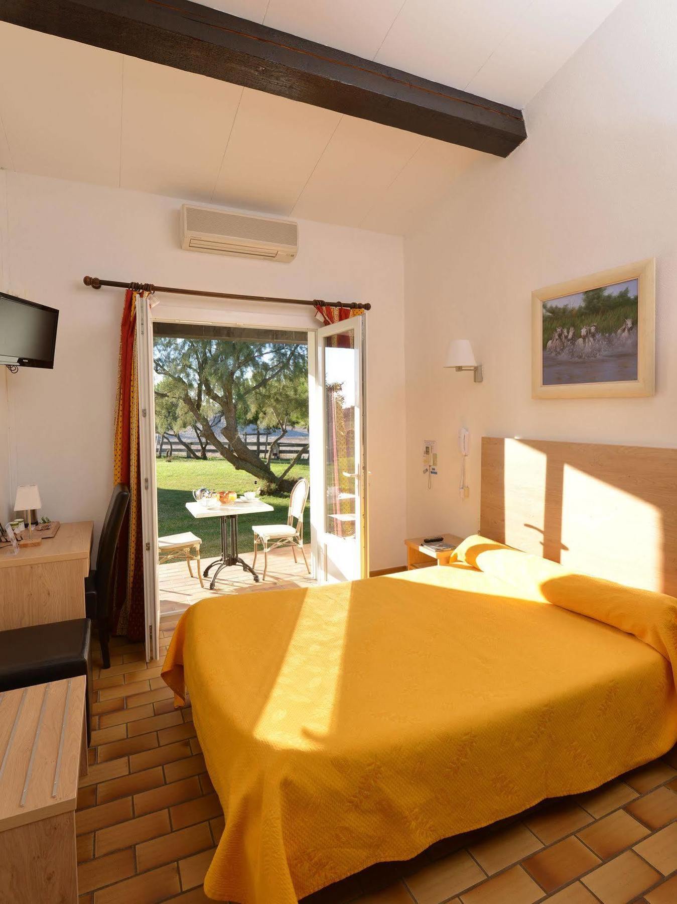 Mas De La Grenouillere Hotel Et Centre Equestre En Pleine Nature Σαιντ-Μαρί-ντε-λα-Μερ Εξωτερικό φωτογραφία